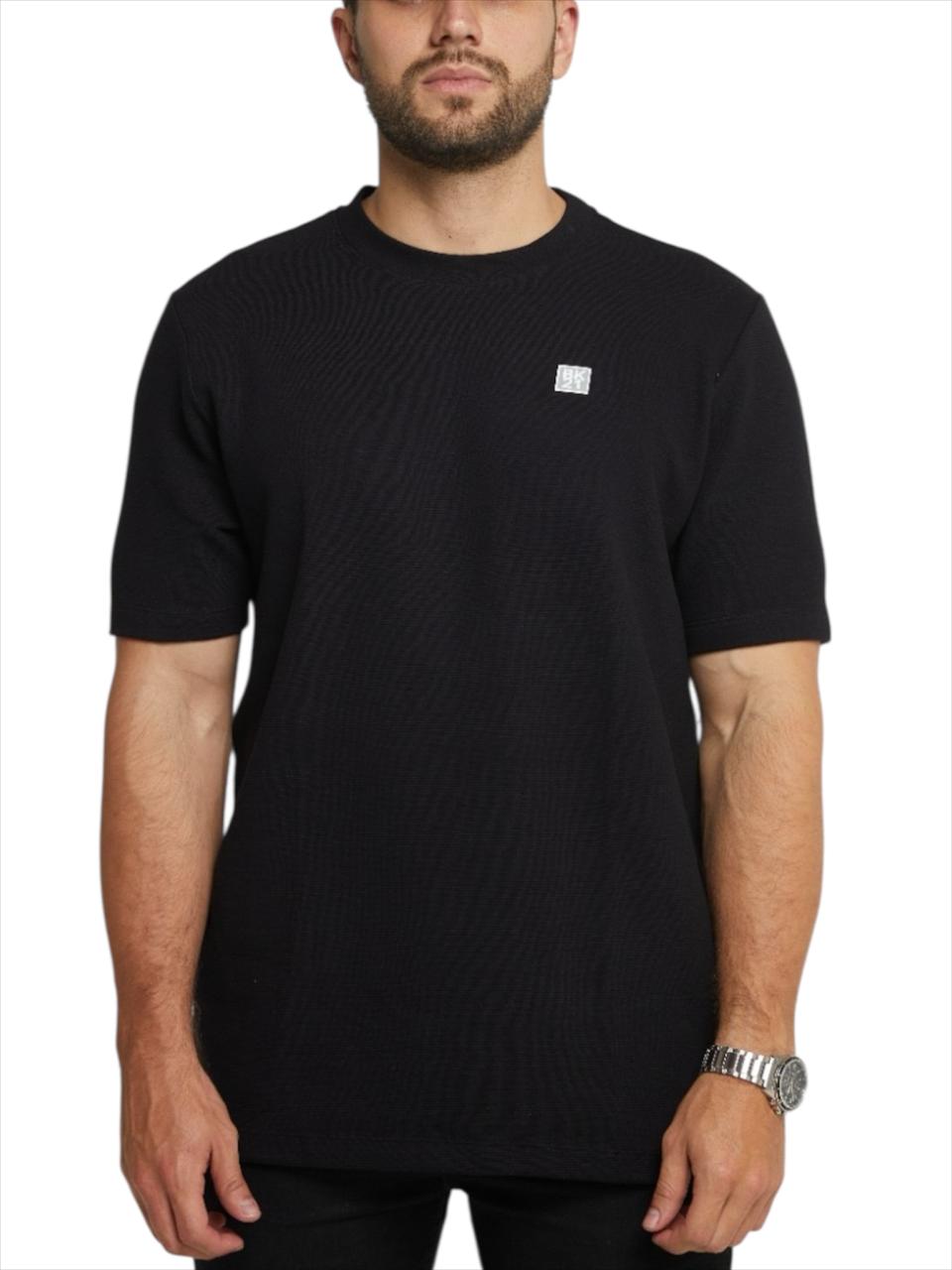 CAMISETA REGULAR NEGRO