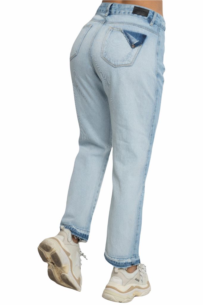 JEAN MOM